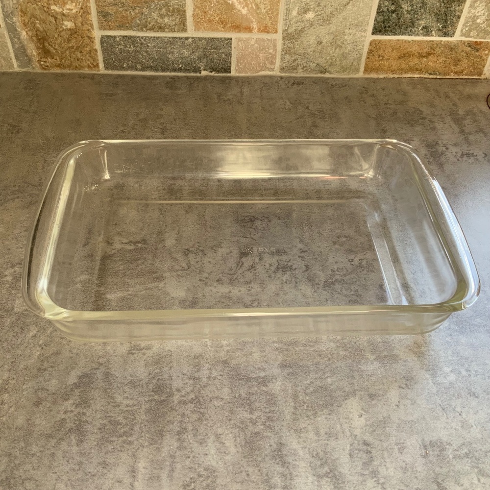 Vintage 7” x 11” Pyrex Clear Glass Pan With Woven Basket With Handles - Picture 5 of 6